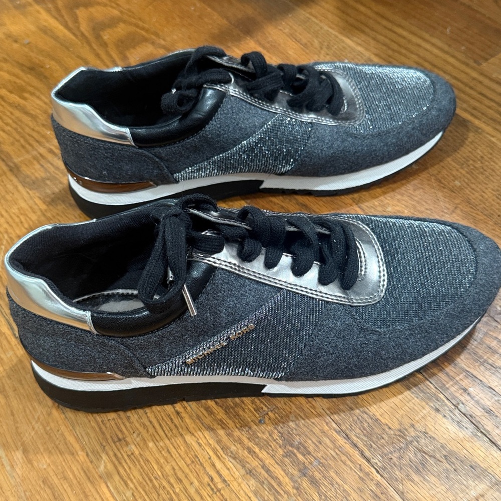 Michael kors Allie trainer size 8.5